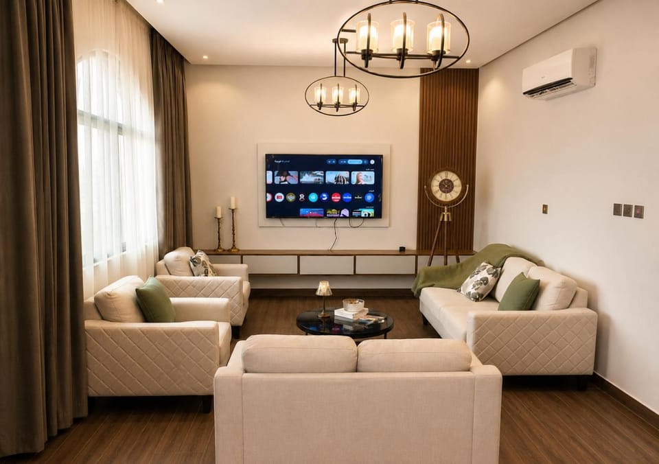 TV and multimedia, Seating area