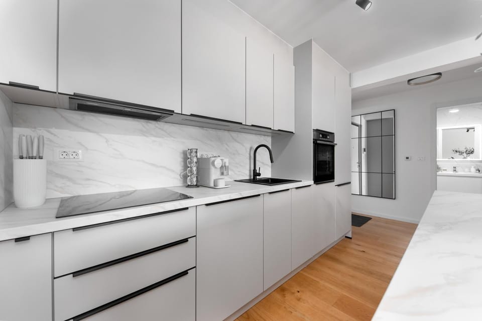 Coffee/tea facilities, Kitchen or kitchenette, dishwasher, stove