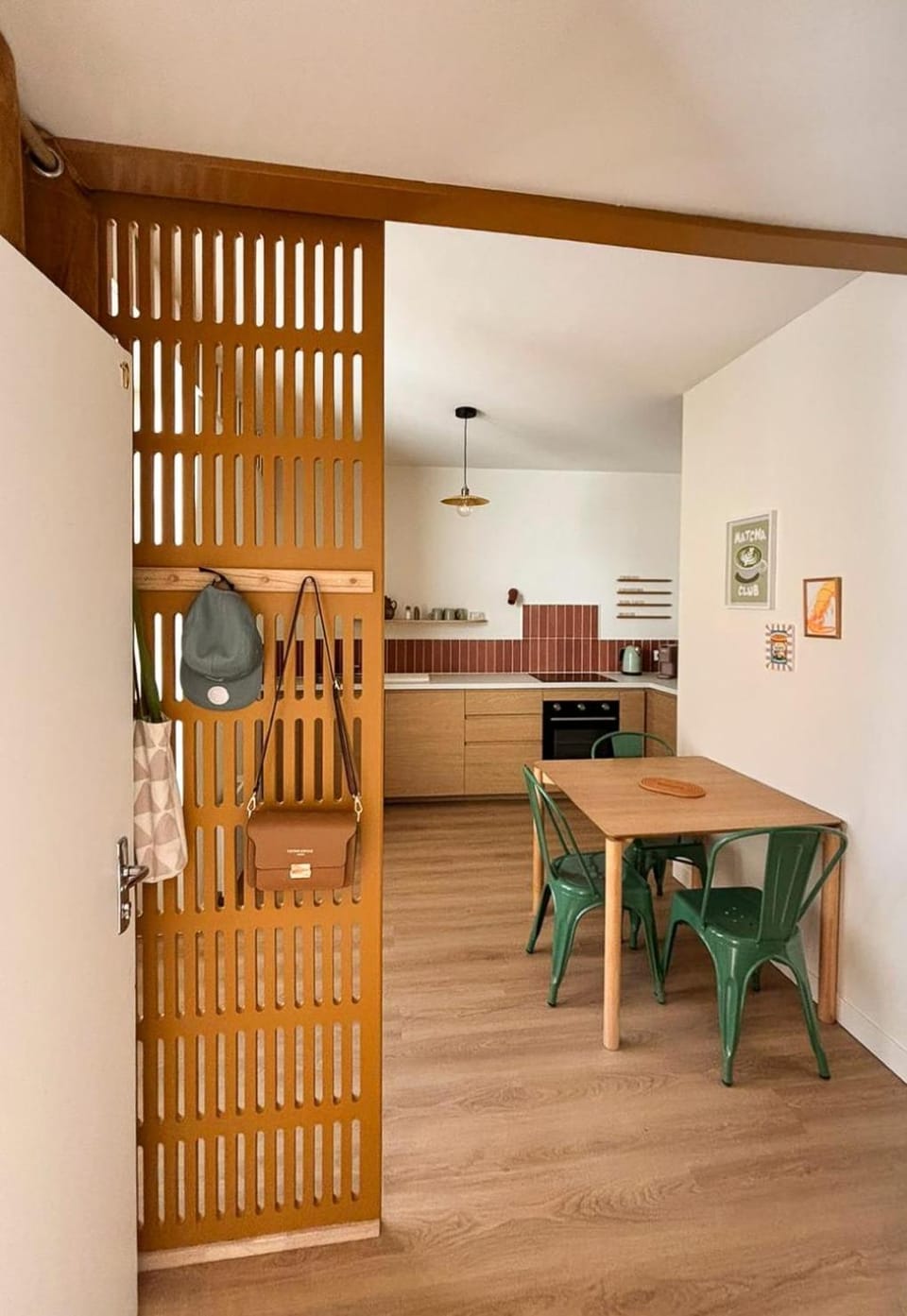 Facade/entrance, microwave, oven, stove, stove, toaster, toaster, kitchen, kitchen