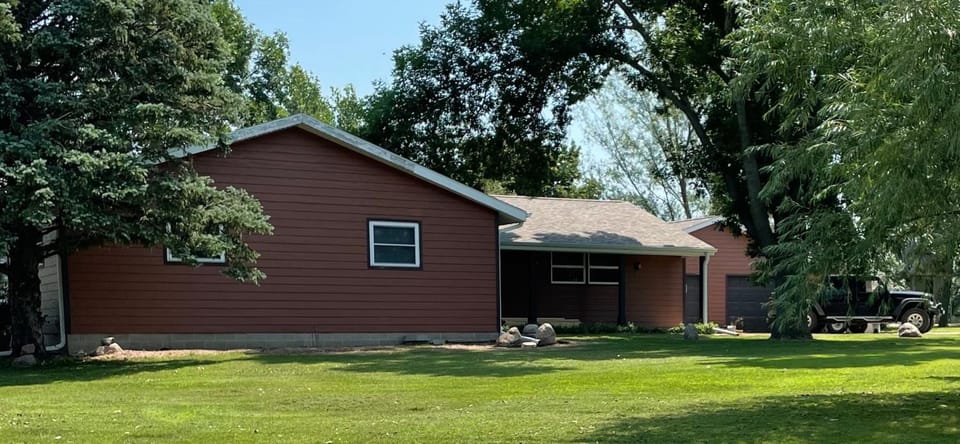 Bluffs Bend Retreat House in Lewis and Clark Lake