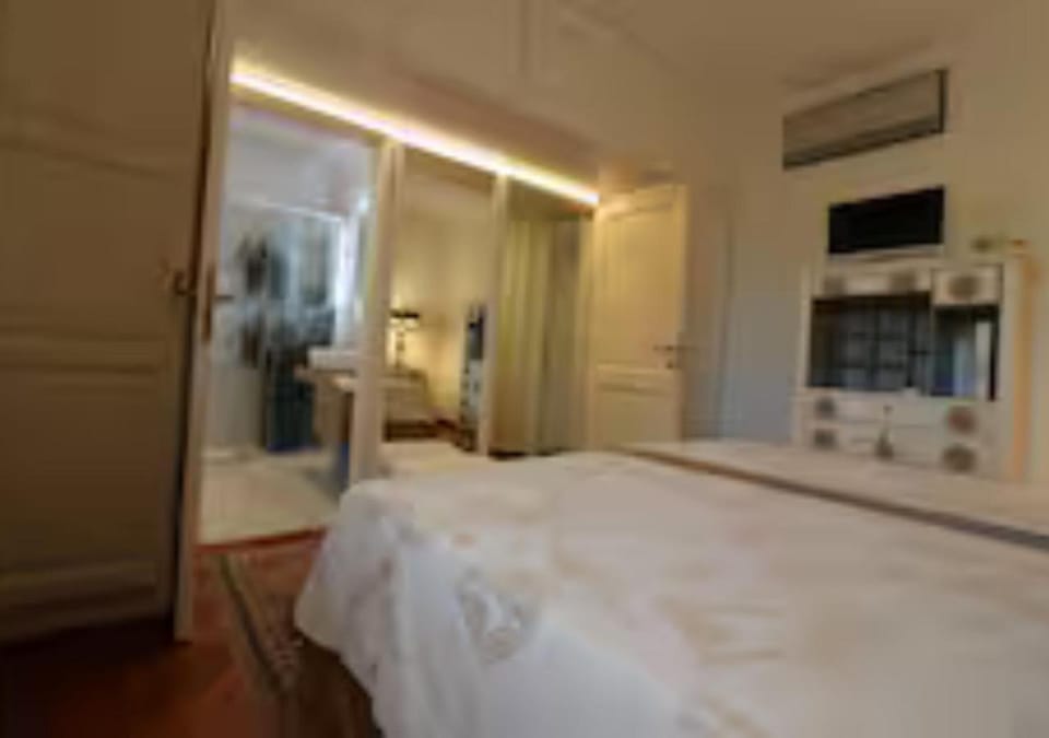 Bedroom, air conditioner