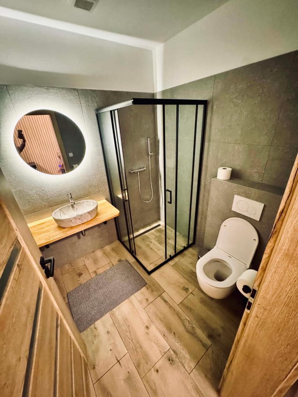 Shower, Toilet, Bathroom