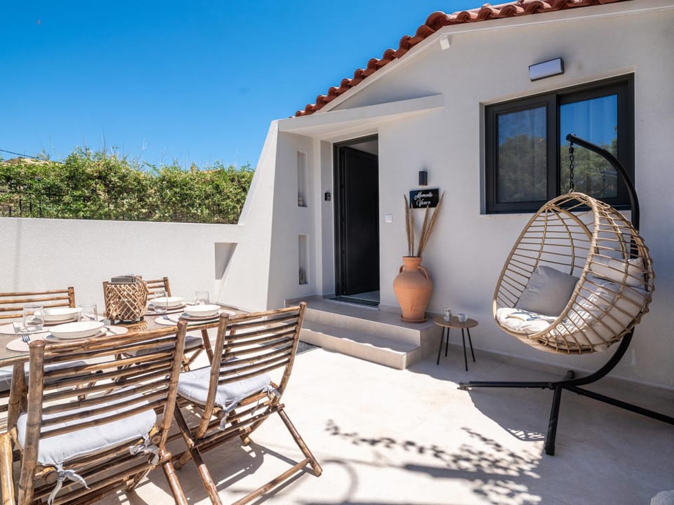 Patio, Day, Balcony/Terrace, Seating area