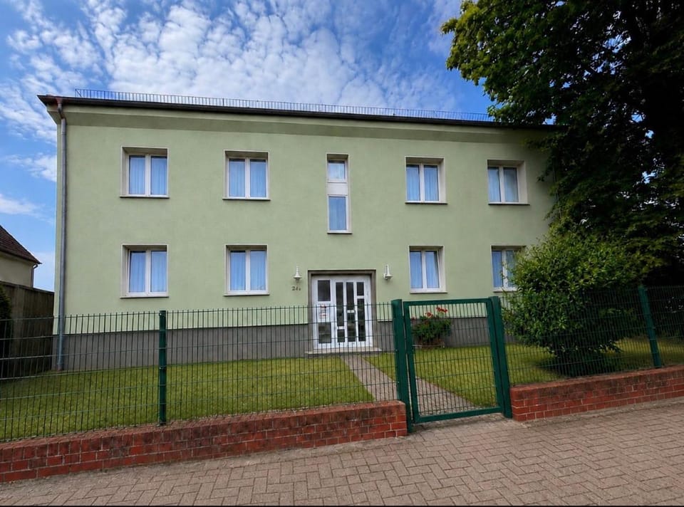 SafeStayMonteurHaus-Privatparkplatz House in Saxony-Anhalt, Germany