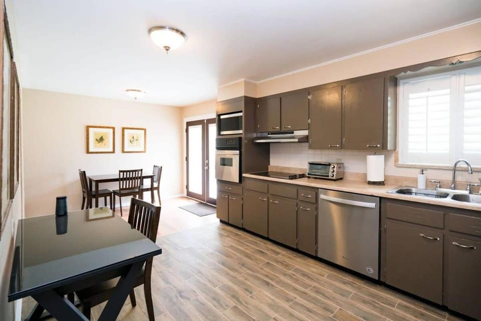 Kitchen or kitchenette, Dining area, dishwasher, oven, stove, toaster