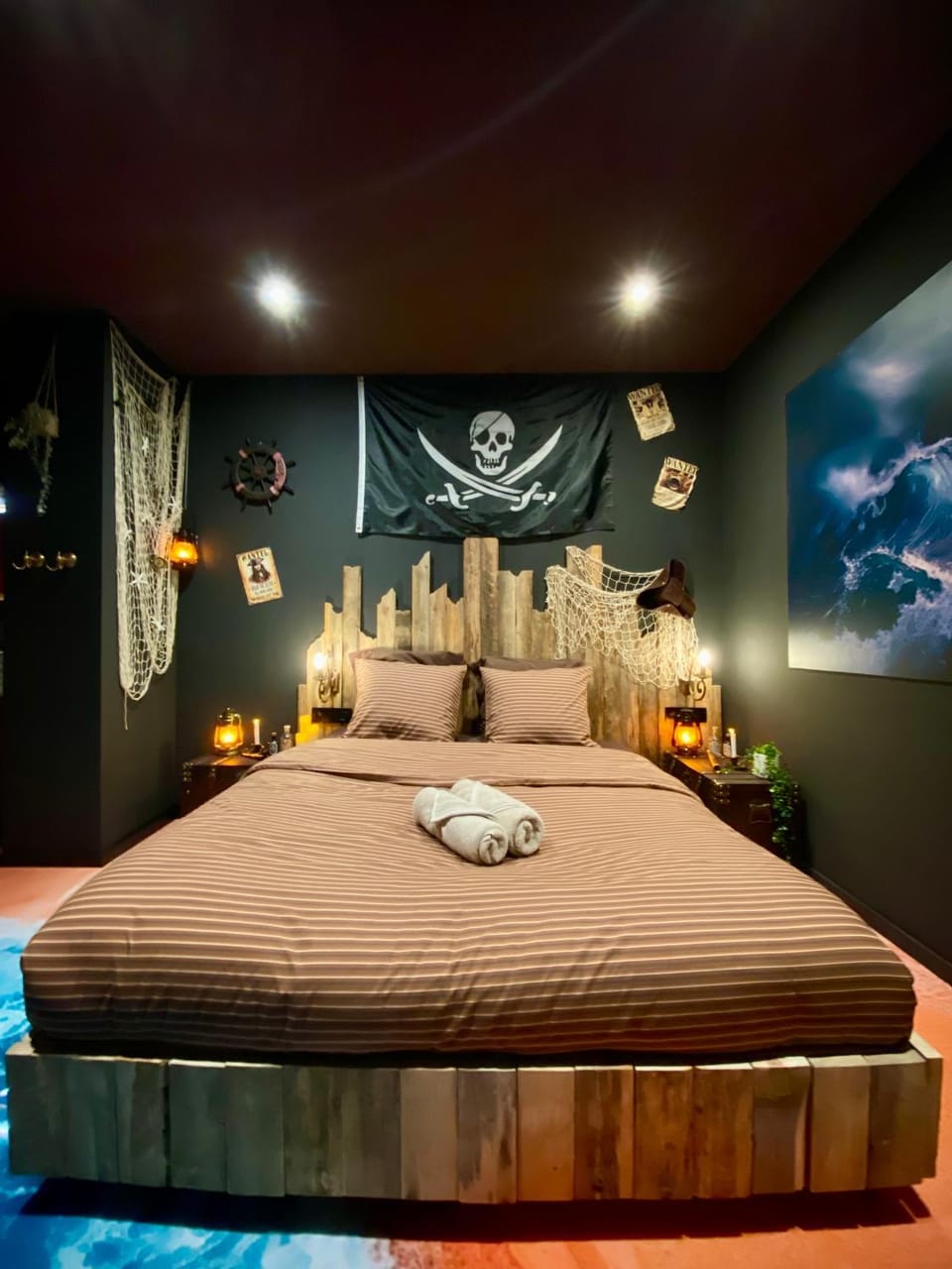 Bed, Photo of the whole room, Bedroom, towels