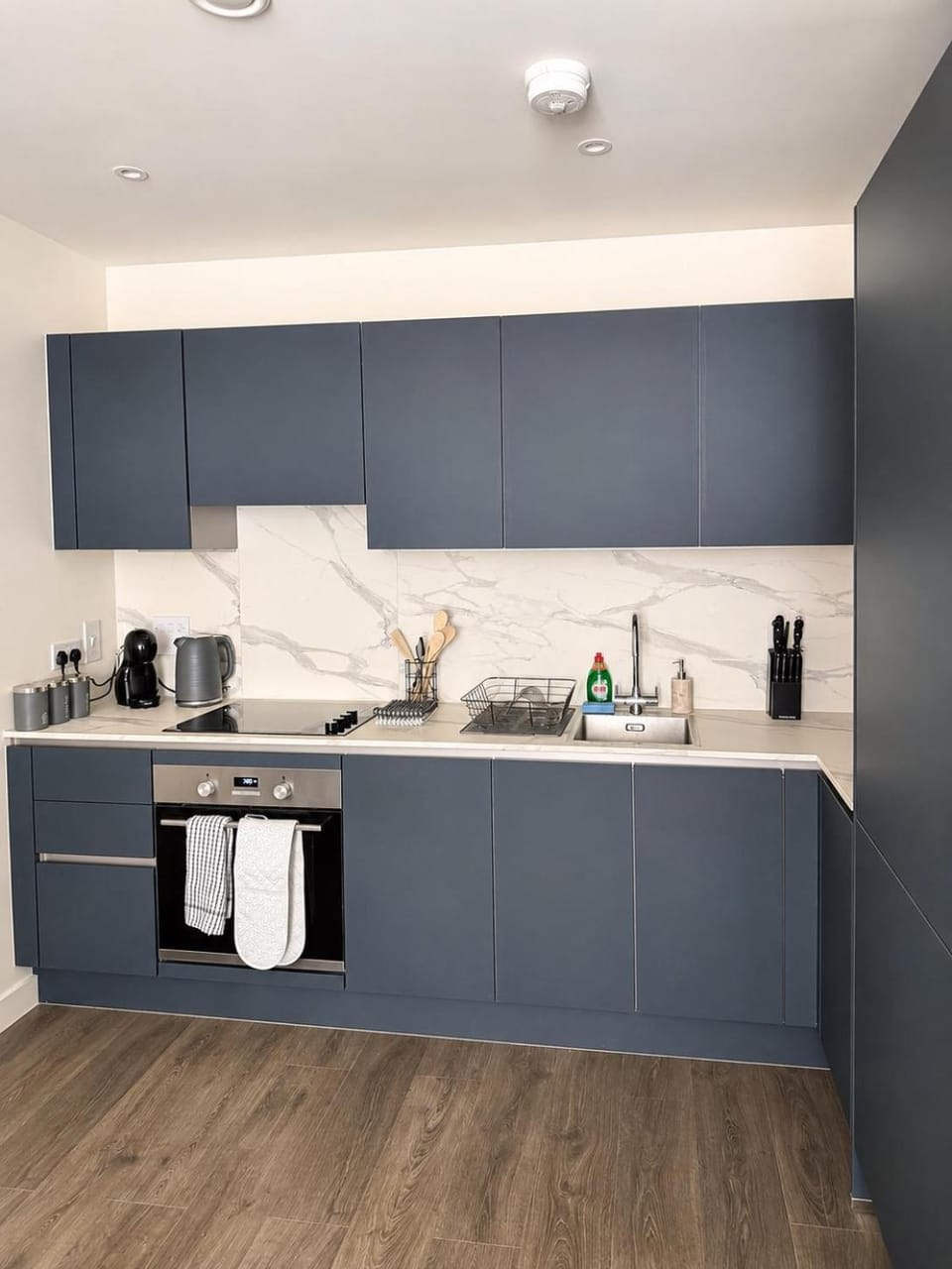 Spacious 1 Bed Sleeps 4 Direct to Wembley Apartment in Harrow