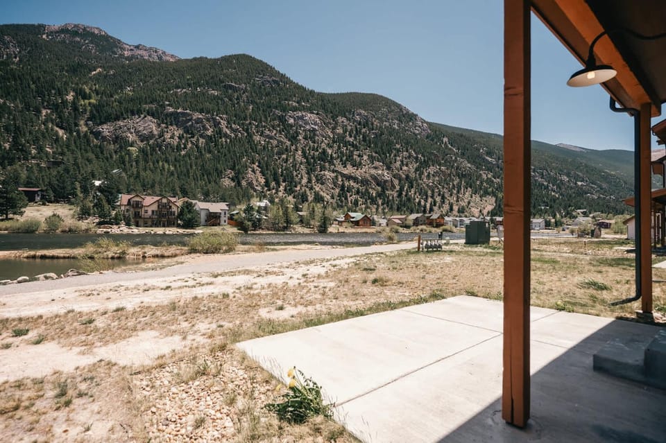 Day, Neighbourhood, Natural landscape, Mountain view