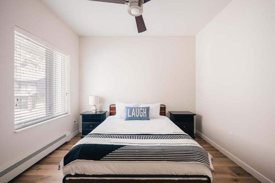 Bed, Bedroom, fireplace