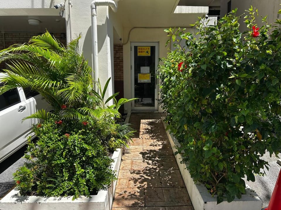 YellowSubmarine4 Apartment in Naha