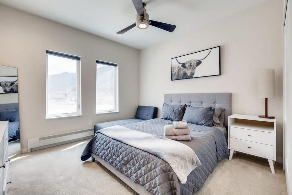 Bed, Photo of the whole room, Bedroom