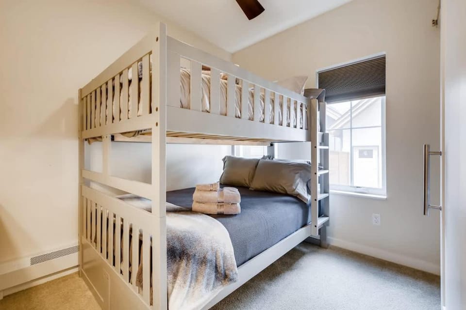 Bed, Photo of the whole room, Bedroom, bunk bed