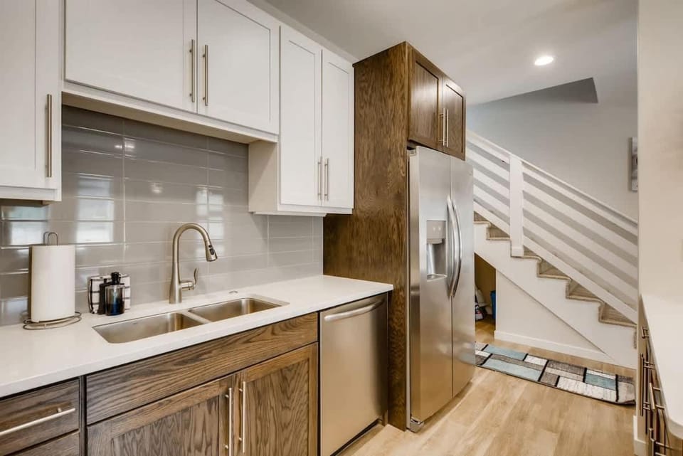Kitchen or kitchenette, dishwasher