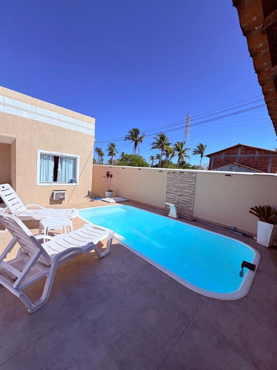 Day, Natural landscape, Swimming pool, sunbed