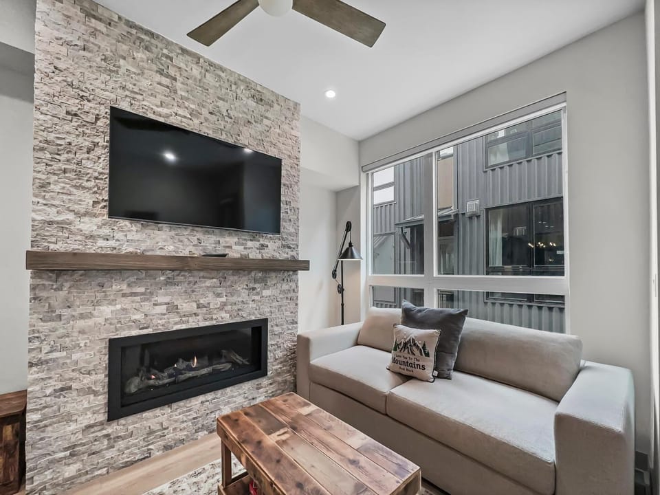 58B - Modern Silverthorne Townhome with Rooftop Hot Tub Apartment in Silverthorne