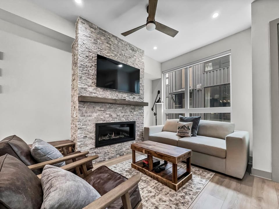 58B - Modern Silverthorne Townhome with Rooftop Hot Tub Apartment in Silverthorne