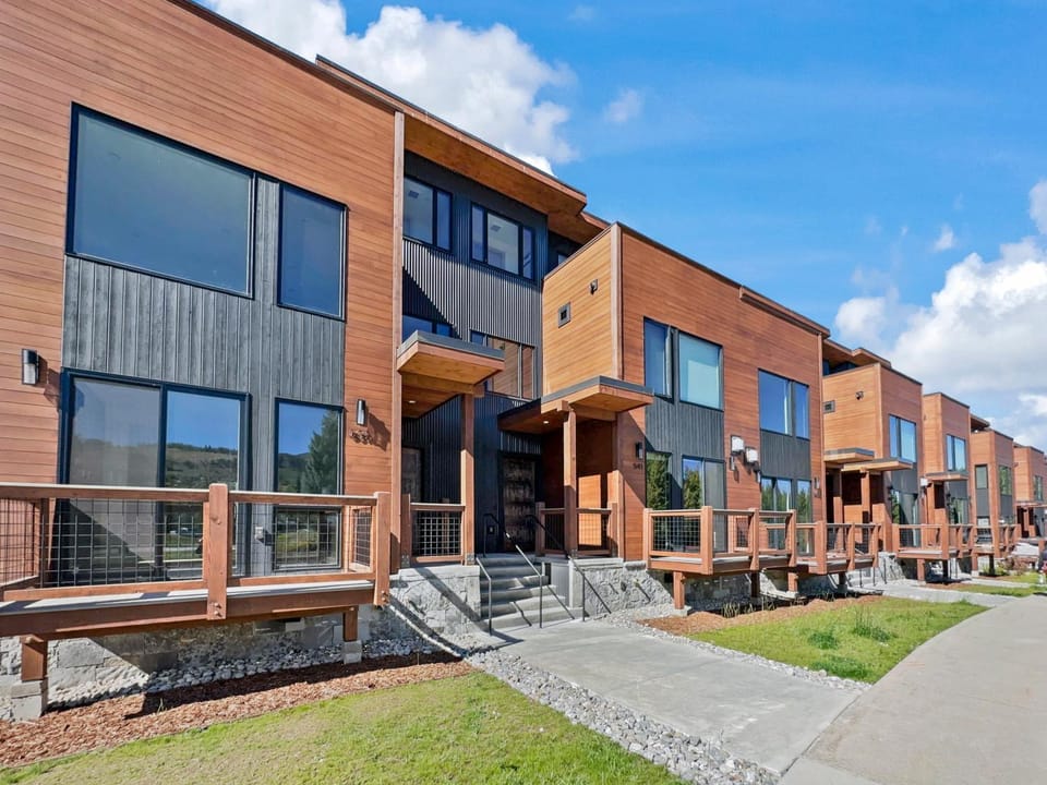 Modern Luxury Townhome with Rooftop Hot Tub - 541 Center Circle541 Center Circle Apartment in Silverthorne