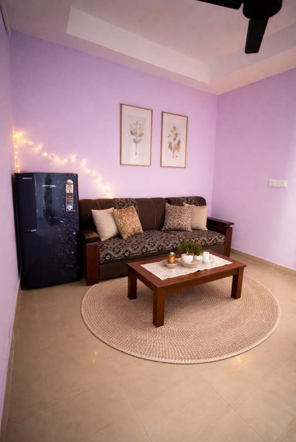 Couple friendly private apartment with balcony view Apartment in Noida