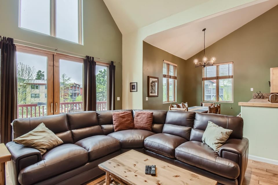 4 Bedrooms Apartment in Wildernest