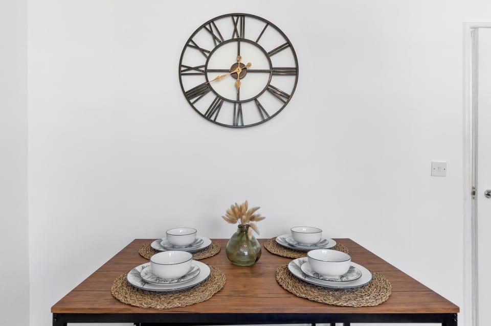 Coffee/tea facilities, Kitchen or kitchenette, Dining area