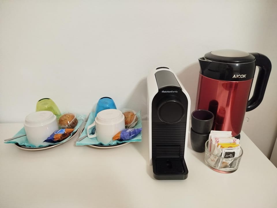 Restaurant/places to eat, Coffee/tea facilities, minibar