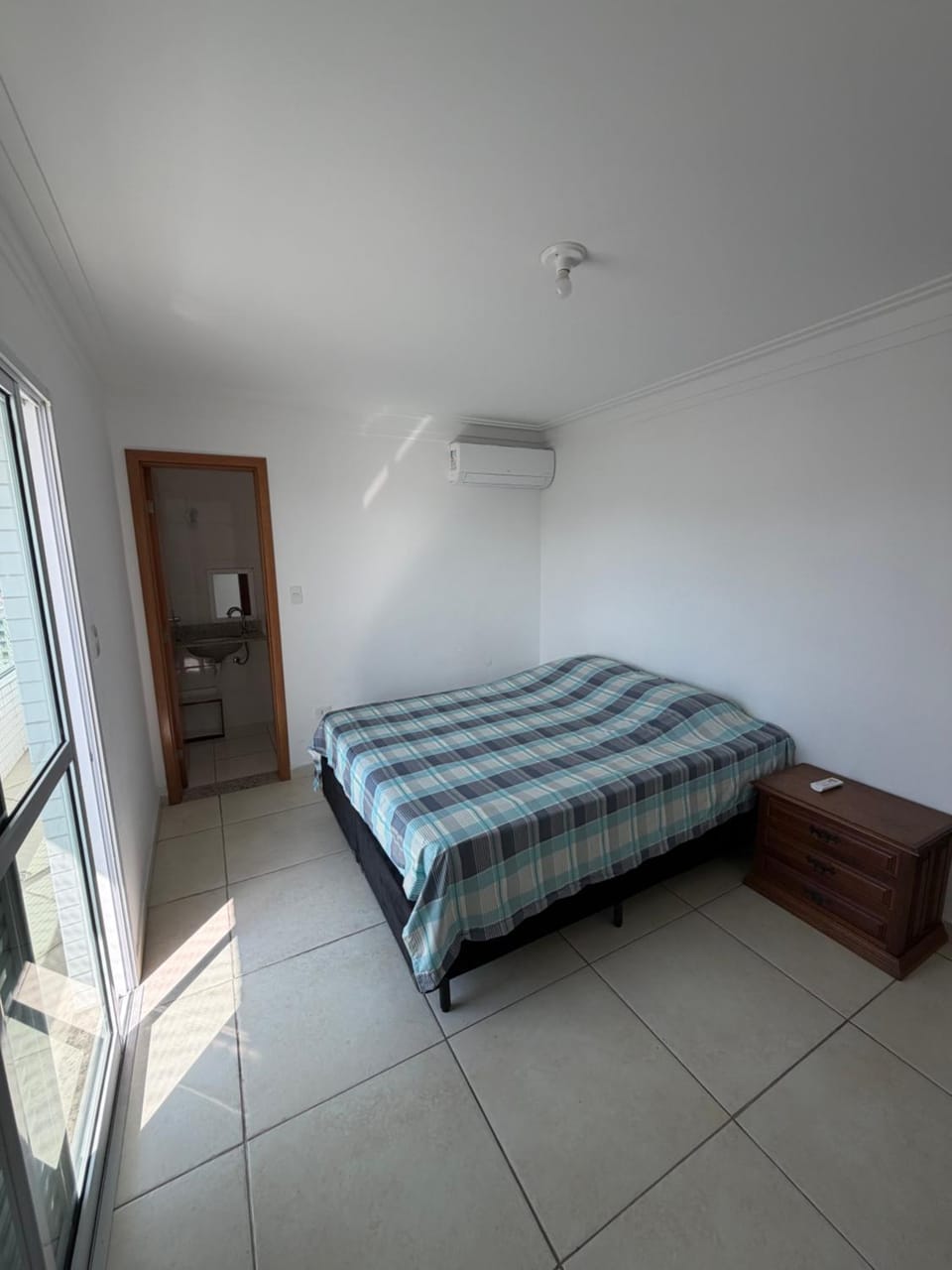 Bed, Bedroom, air conditioner