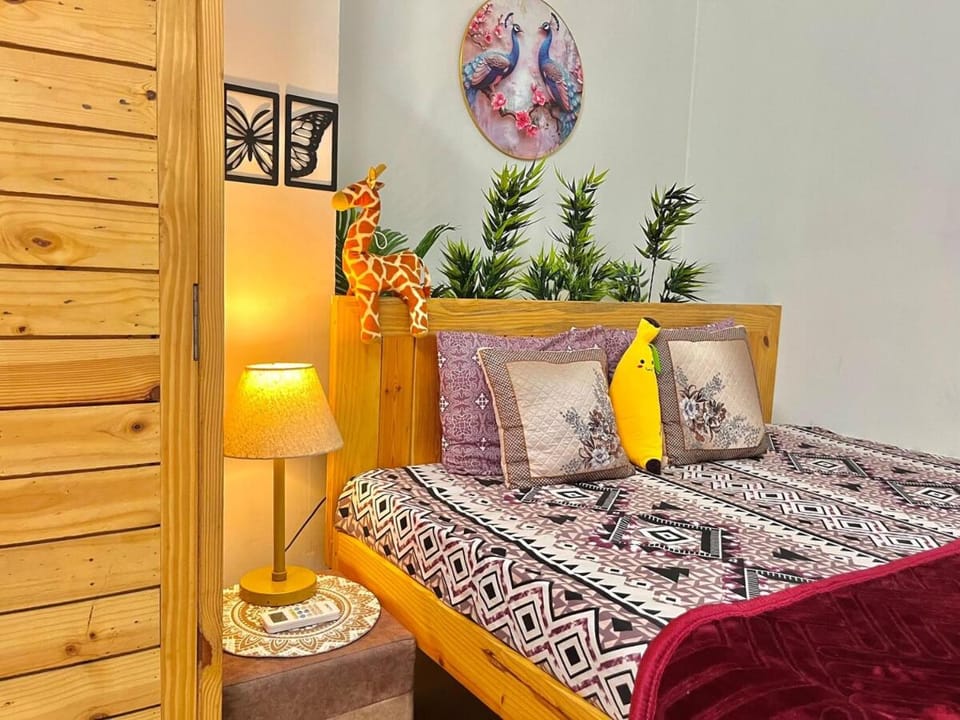 Urban Retreat - Wood Apartment in India