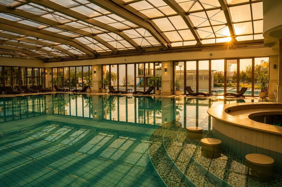 Pool view, Swimming pool, sunbed
