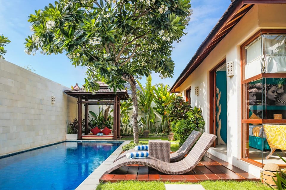 Patio, Day, Garden, Seating area, Bedroom, On site, Swimming pool, Swimming pool