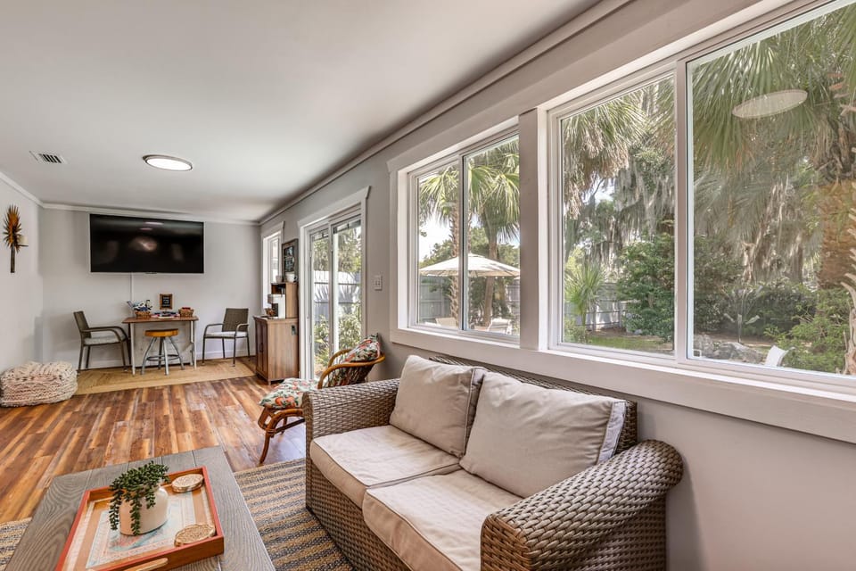 Stroll to Town! Charming Darien Gem, Private Yard House in Darien