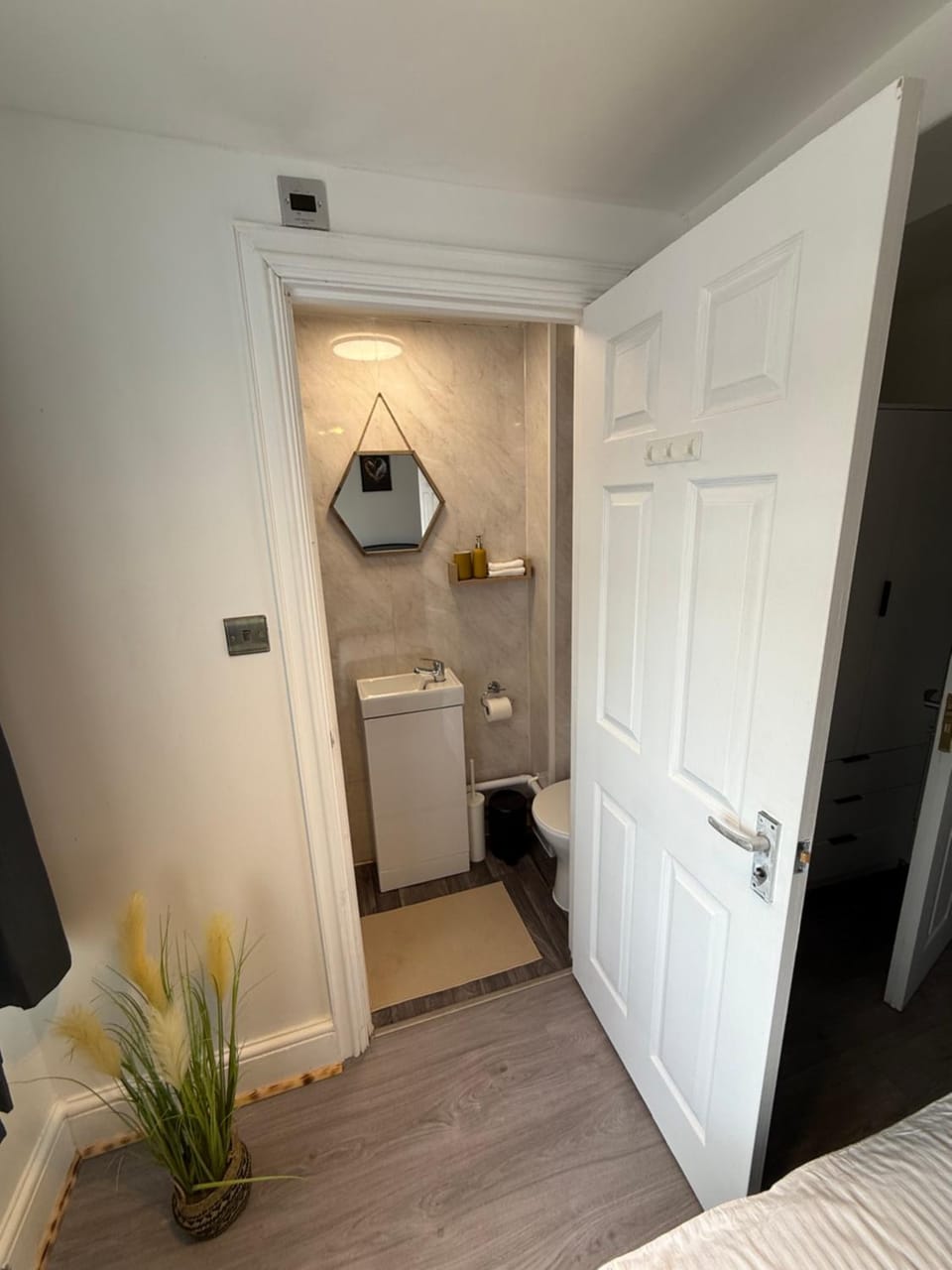 Grande Italia Rooms Comfort Italian Hospitality 3 Bed and Breakfast in Stroud