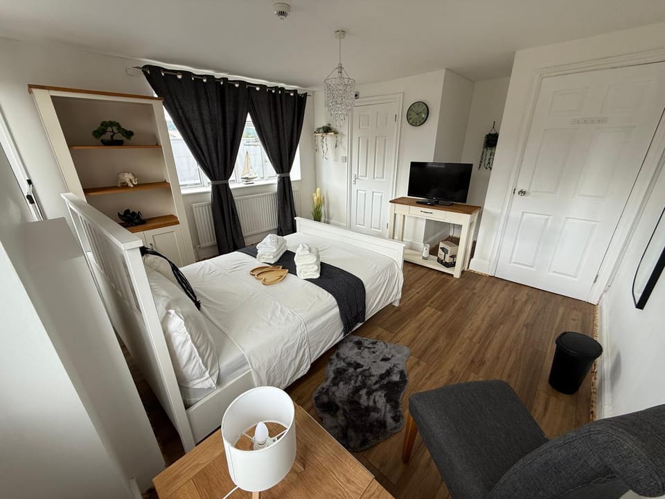 Grande Italia Rooms Comfort Italian Hospitality 3 Bed and Breakfast in Stroud