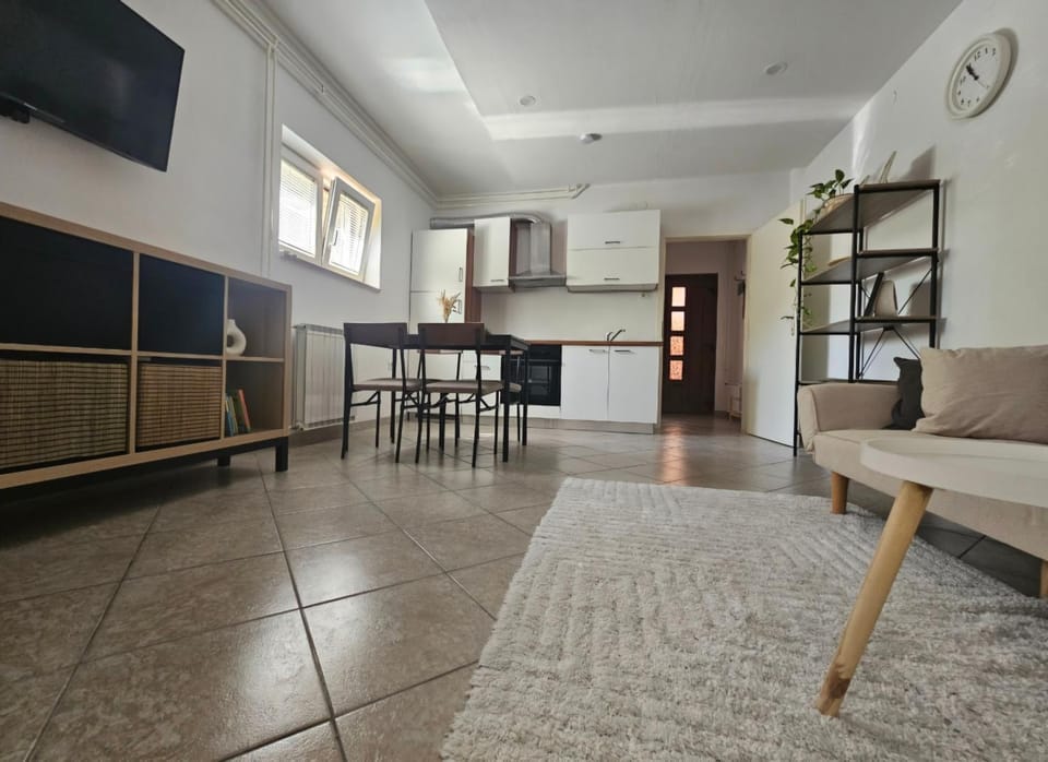 TV and multimedia, Kitchen or kitchenette, Living room, Dining area