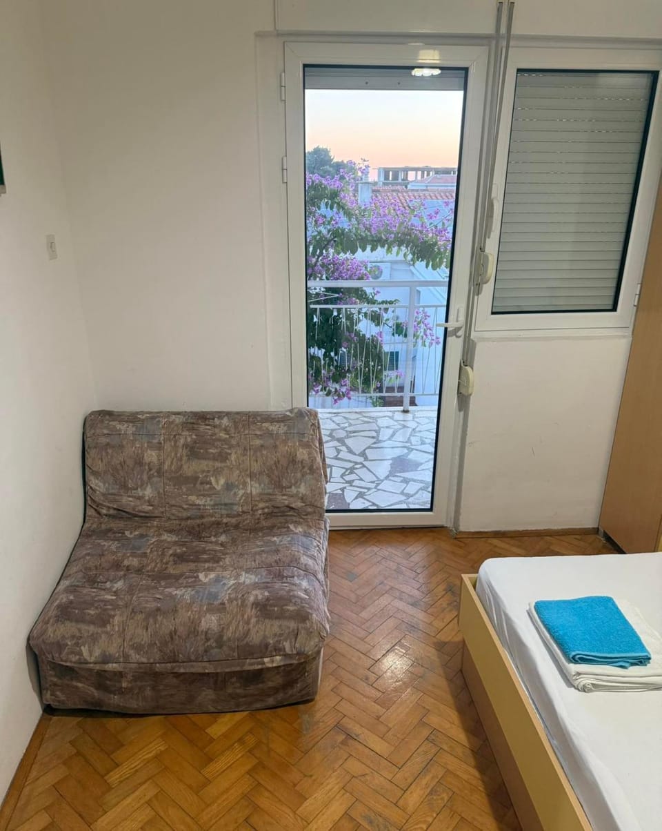 Apartman sa jednom spavacom sobom, Popović Apartment in Budva Municipality