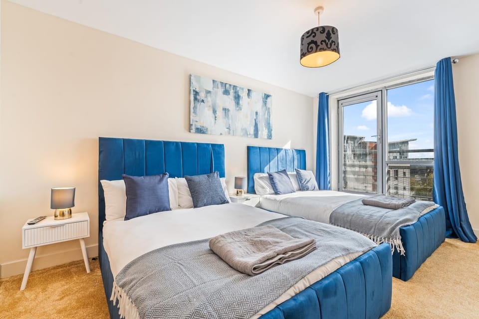 Two Floor Penthouse in the City with stunning views - Pool and Table Tennis - Sleeps 12 Apartment in Nottingham