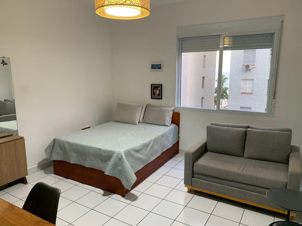 KIT com Garagem no Centro ao lado da praia Apartment in State of São Paulo