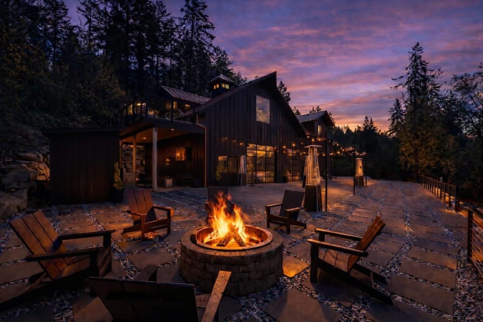 The Quiet luxury home Event venue Villa in Washington