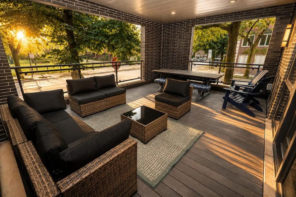 Stylish 5BR West Loop Retreat with Optional Parking Apartment in Chicago