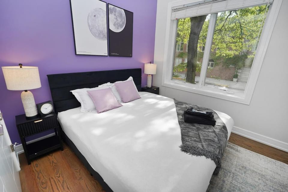 Stylish 5BR West Loop Retreat with Optional Parking Apartment in Chicago