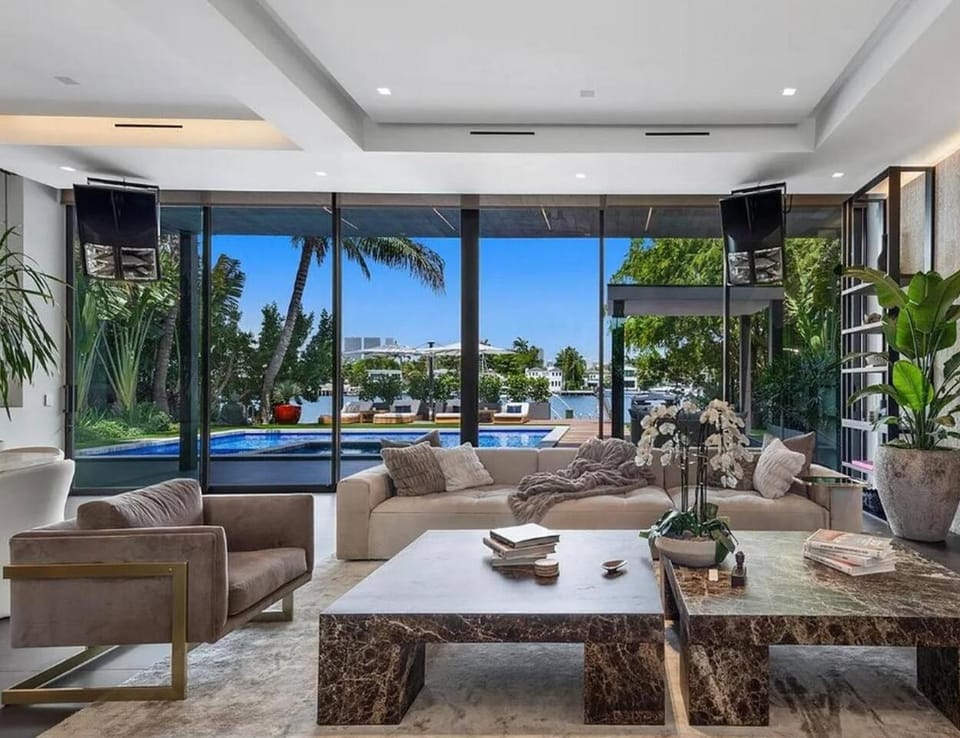 Dilido luxury Villa Waterfront-Pool Villa in Miami Beach