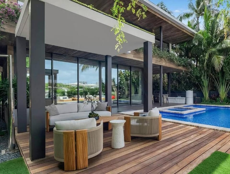 Dilido luxury Villa Waterfront-Pool Villa in Miami Beach