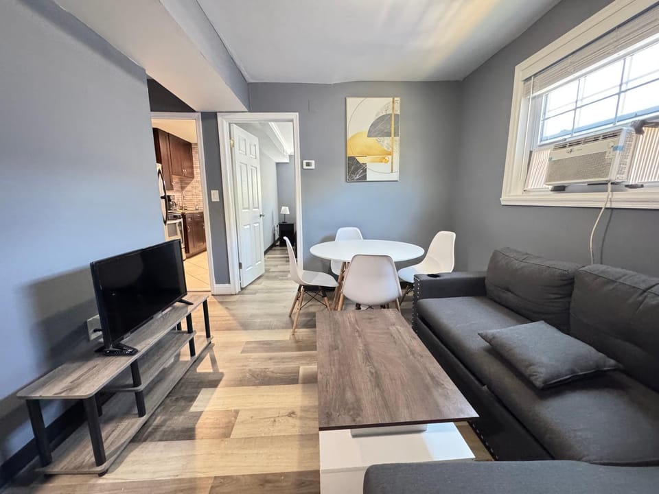 Cozy Modern 2-Bedrooms Apartment DC Apartment in District of Columbia
