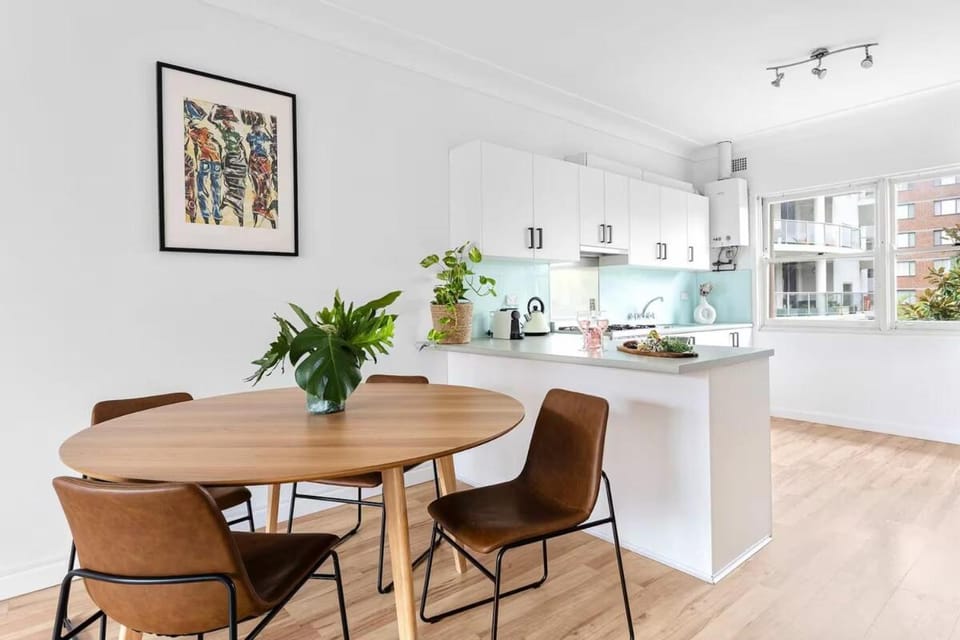 Coffee/tea facilities, Kitchen or kitchenette, Living room, Seating area, Dining area, dishwasher, internet, oven, stove