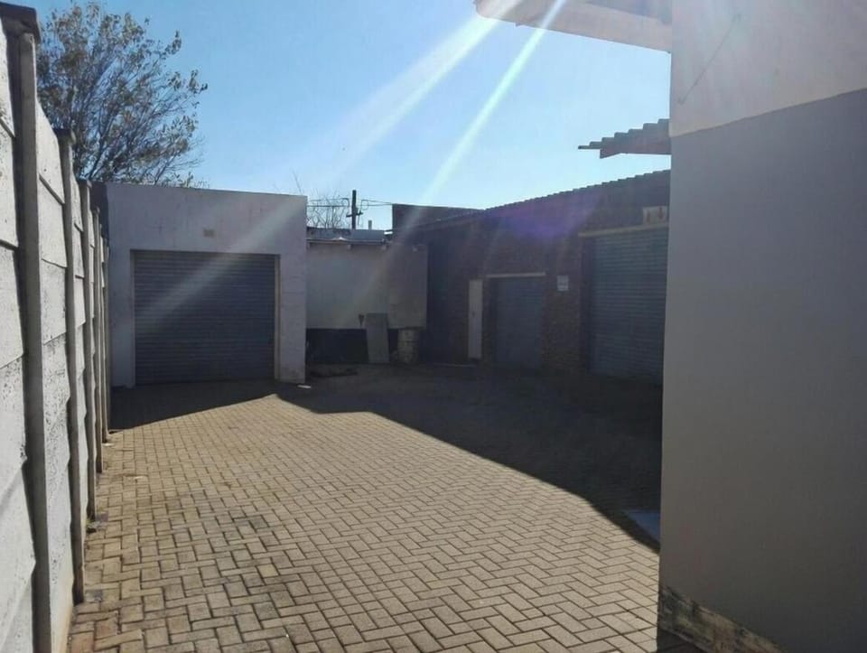 Budget rooms with shared bathroom- Klerksdorp Bed and Breakfast in North West, South Africa