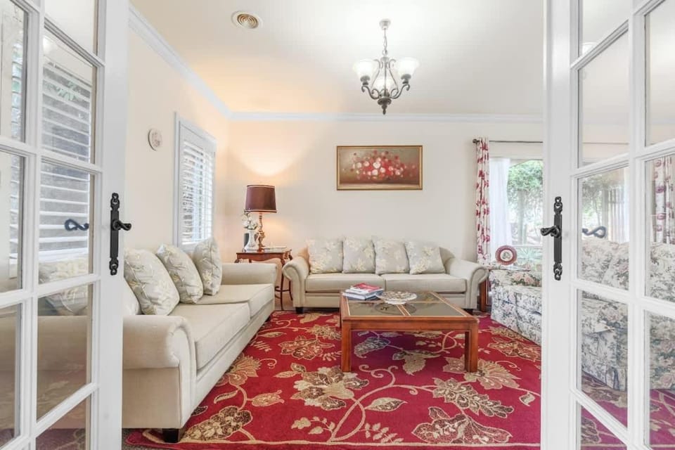 Panoramic Bayview Home Pool & Spacious Yard House in Melbourne