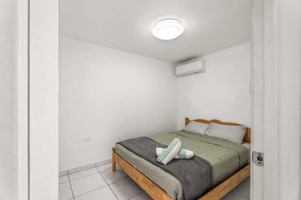 Bedroom, air conditioner