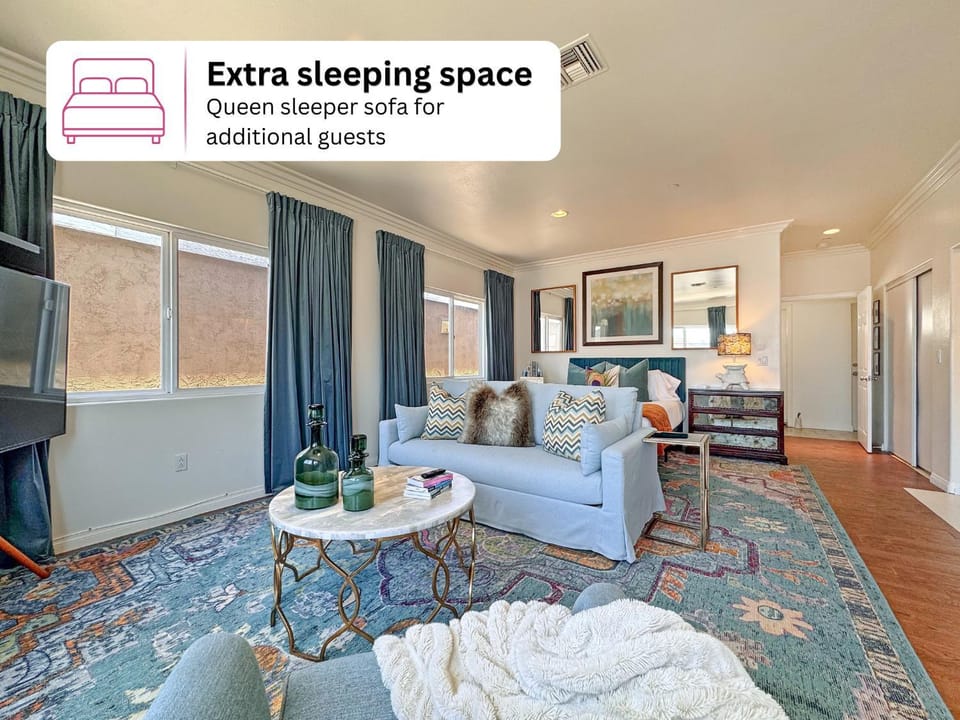 Living room, Photo of the whole room, Seating area, Bedroom
