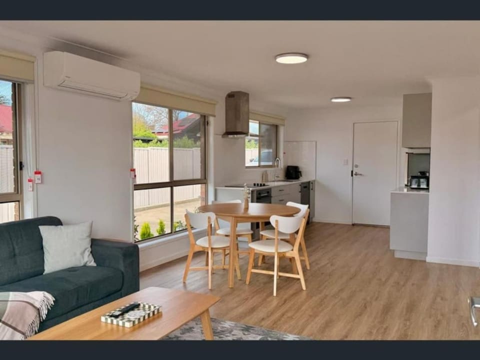 Modern 2-BHK House in the Heart of Armidale CBD Villa in Armidale
