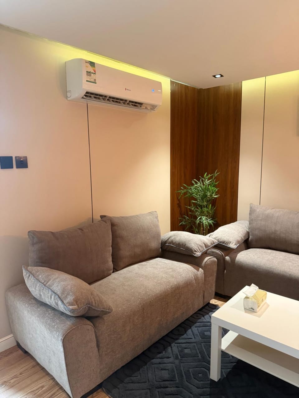 غرفة وصاله فندقيه فاخره r2 Apartment in Riyadh