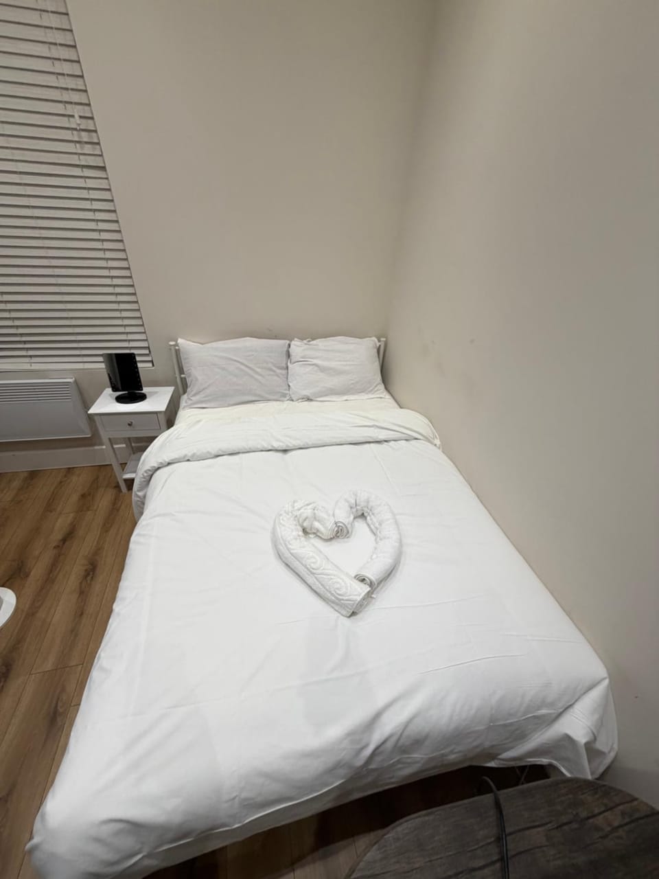Studio Flat Acton Town Apartment in London Borough of Ealing